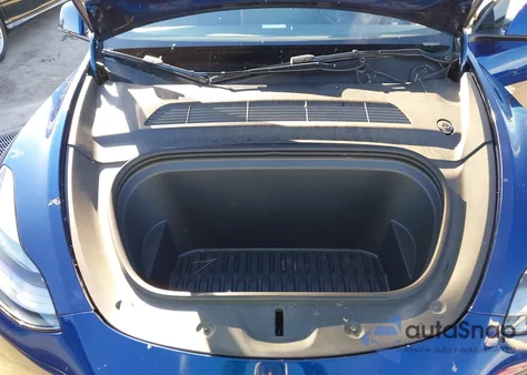 2023 Tesla Model Y Awd/Long Range Dual Motor All-Wheel Drive z USA, uszkodzony, nr VIN 7SAYGDEE3PF596164